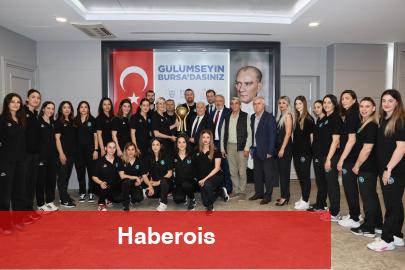 Lider Bozbey’den şampiyon hentbol grubuna övgü