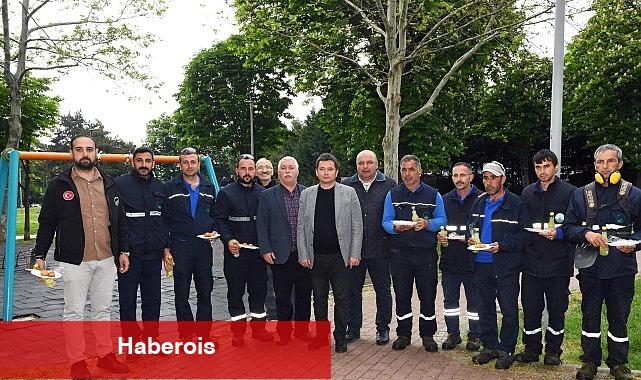 Lider Erkan Aydın 1 Mayıs'ta işçilerin yanında - Haberois Lider Erkan Aydın 1 Mayıs'ta işçilerin yanında