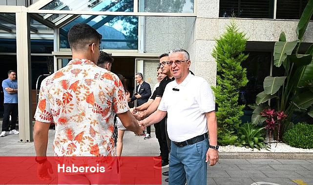 Lider Topaloğlu'ndan öğrencilere motivasyon yemeği