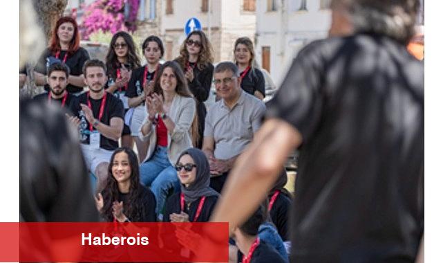 Lider Tugay Çeşme'de genç tasarımcılarla buluştu - Haberois Lider Tugay Çeşme'de genç tasarımcılarla buluştu