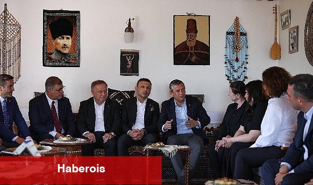 Lider Tugay, İstanbul'da CHP Genel Başkanı Özgür Özel ile bir ortaya geldi - Haberois Lider Tugay, İstanbul'da CHP Genel Başkanı Özgür Özel ile bir ortaya geldi