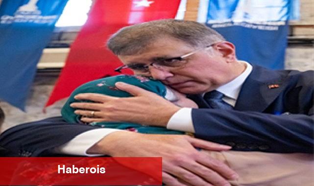 Lider Tugay şehit anneleri ile bir ortaya geldi - Haberois Lider Tugay şehit anneleri ile bir ortaya geldi