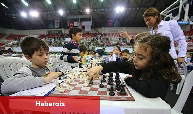 Lider Ünsal, çocuk lidere verdiği kelamı tuttu - Haberois Lider Ünsal, çocuk lidere verdiği kelamı tuttu