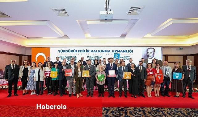 Lider Zeyrek: "Zirvede ortaya çıkan fikirler, Manisa'nın geleceği için bir hareket rehberine dönüşecek" - Haberois Lider Zeyrek: "Zirvede ortaya çıkan fikirler, Manisa'nın geleceği için bir hareket rehberine dönüşecek"