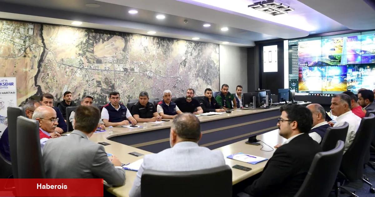 Malatya sağanak yağış sonrası tüm gruplarıyla alandaydı
