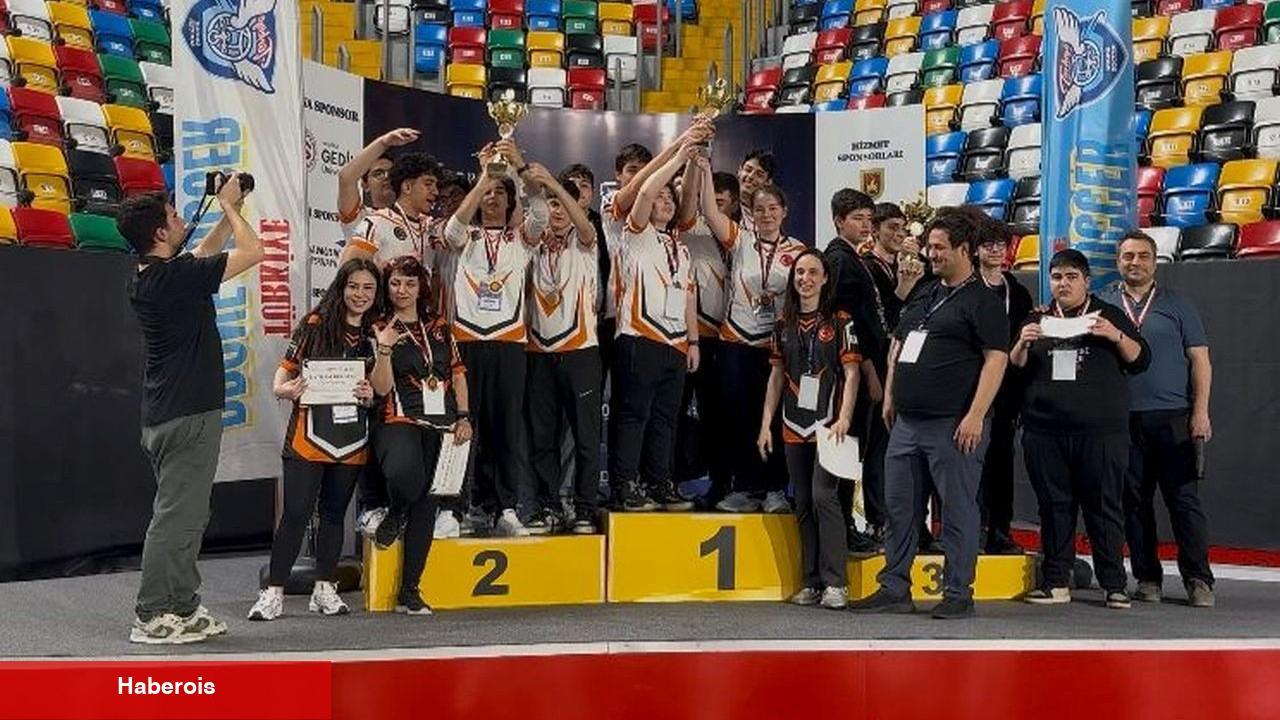 Mehmet Rıfat Evyap Mesleksel ve Teknik Anadolu Lisesi Drone yarışında rakip tanımadı