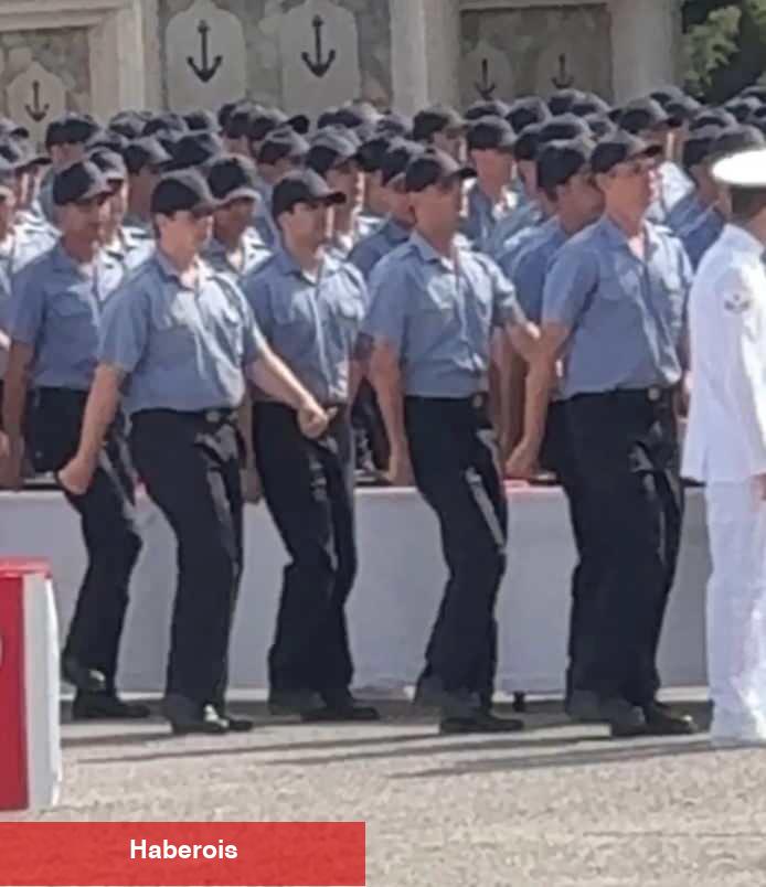 Mert Ramazan Demir'in yemin törenindeki kareleri gündem oldu