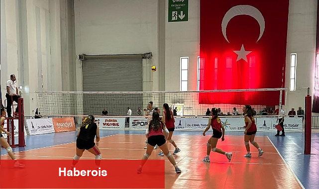 Şenlik Voleybol'da birinci mükafatlar verildi