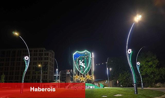 Stat kavşağını Kocaelispor'un arması aydınlatıyor - Haberois Stat kavşağını Kocaelispor'un arması aydınlatıyor