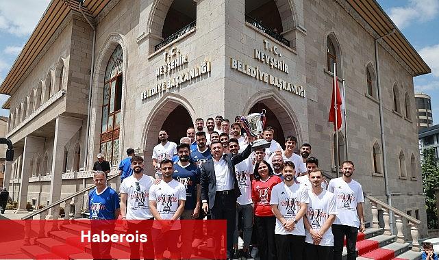 Suvermez Kapadokyaspor'dan, Belediye Başkanı Rasim Arı'ya Ziyaret - Haberois Suvermez Kapadokyaspor'dan, Belediye Başkanı Rasim Arı'ya Ziyaret