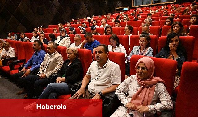 "Uyandığım dünya" tiyatro oyunu büyük alkış aldı