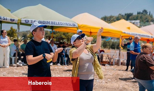Akköy'de Rengarenk Uçurtmalar Gökyüzünü Süsledi - Haberois Akköy'de Rengarenk Uçurtmalar Gökyüzünü Süsledi
