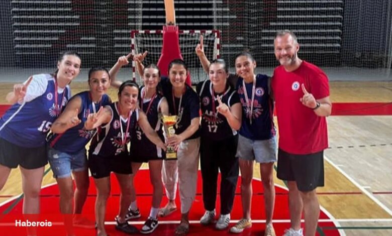 Antalya Büyükşehir kadın takımı şampiyon oldu - Haberois Antalya Büyükşehir kadın takımı şampiyon oldu