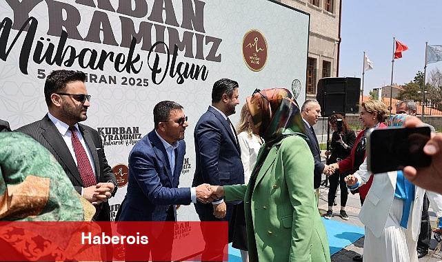 Belediye Başkanı Rasim Arı, Bayramlaşma Merasimine Katıldı - Haberois Belediye Başkanı Rasim Arı, Bayramlaşma Merasimine Katıldı