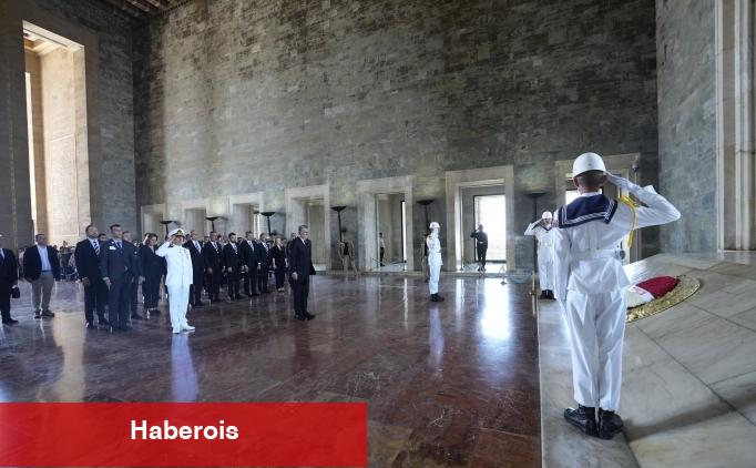 Beşiktaş Kulübü Lideri Serdal Adalı ve yönetim kurulu, Anıtkabir'i ziyaret etti