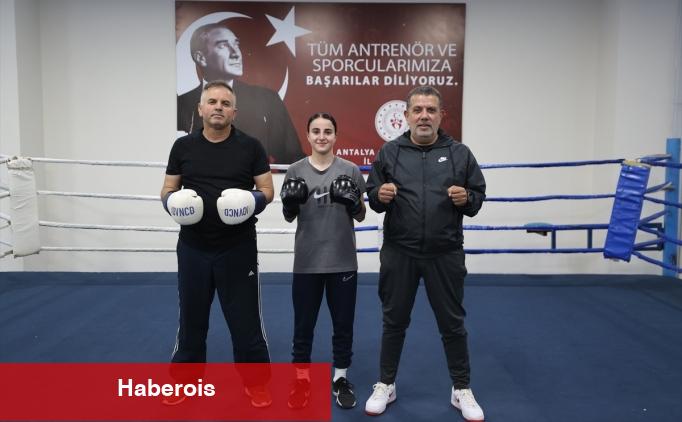 Boksör okul müdürünün şampiyon öğrencisi