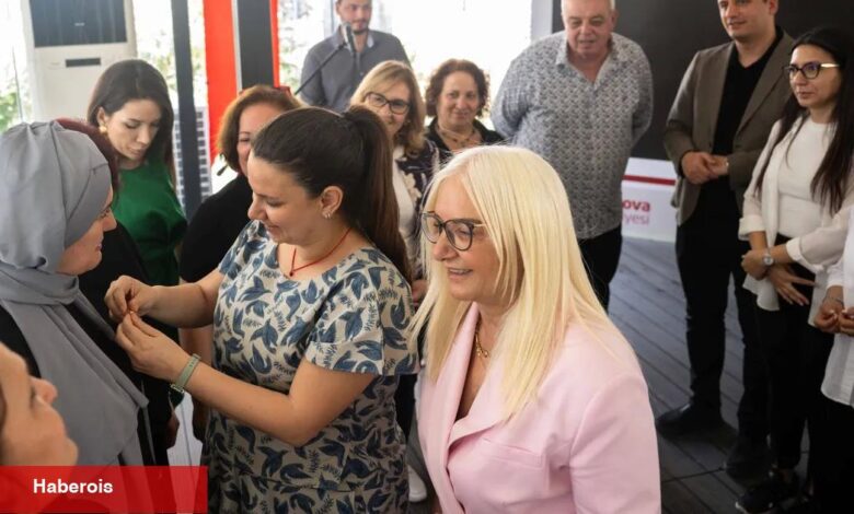 Bornova'da yeni üyeler CHP rozetlerine kavuştu