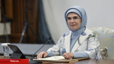Emine Erdoğan "Ulusun Annesi" standının anı defterini imzaladı