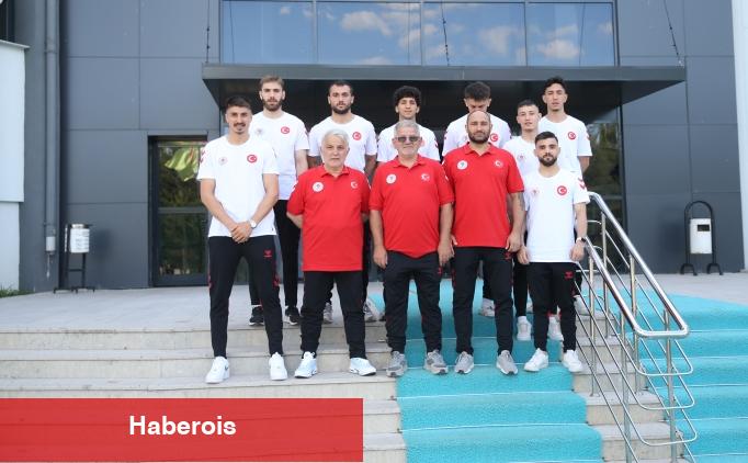 Erkek Boks Ulusal Ekibi şampiyona için Gürcistan'a gitti