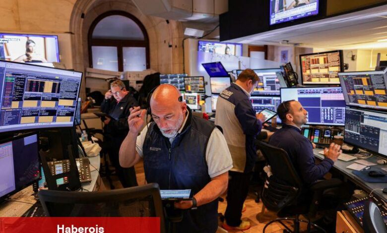 Fed faiz oranlarını sabit tutarken Wall Street vadeli süreçleri düştü, yüksek enflasyon uyarısı geldi