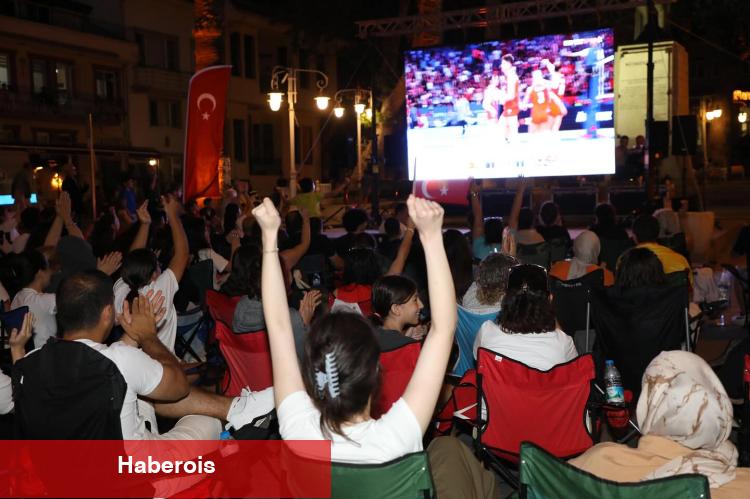 Filenin Sultanları coşkusu Mudanya Mütareke Meydanı’nda yaşandı - Haberois Filenin Sultanları coşkusu Mudanya Mütareke Meydanı’nda yaşandı