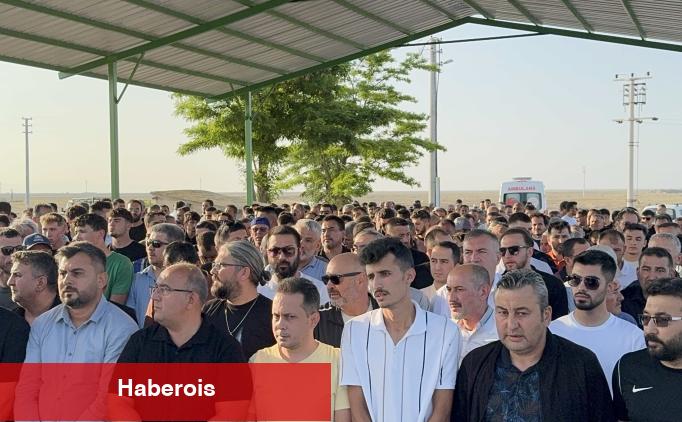 İran'da vefat eden bisikletçi Ayyorkun'un cenazesi memleketi Konya'da defnedildi - Haberois İran'da vefat eden bisikletçi Ayyorkun'un cenazesi memleketi Konya'da defnedildi