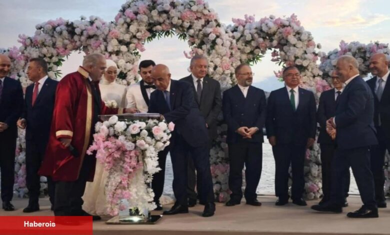 İsmail Demir’in kızı Elifnur Meryem dünyaevine girdi! Erdoğan'dan genç çifte anlamlı hediye - Haberois İsmail Demir’in kızı Elifnur Meryem dünyaevine girdi! Erdoğan'dan genç çifte anlamlı hediye