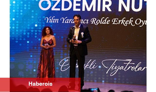 İzmir Kent Tiyatroları'na manalı ödül