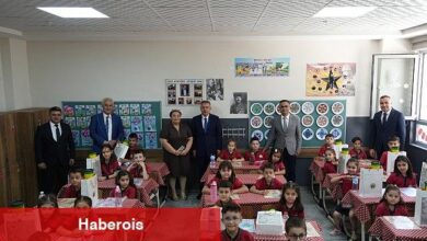 İzmir Valisi Dr. Süleyman Elban, İzmir Vilayet Ulusal Eğitim Müdürü Dr. Ömer Yahşi, Karne Gününde Öğrencilerle Bir Ortaya Geldi