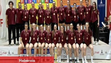 Karşıyaka'ya voleybolda ikili kupa - Haberois Karşıyaka'ya voleybolda ikili kupa