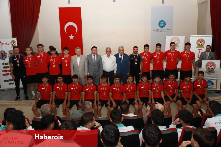 Konya Karatay’da spora yatırım, onur ödülüyle taçlandı