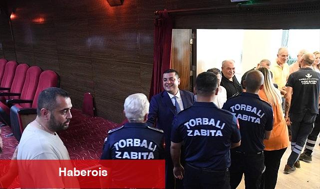 Lider Demir, belediye işçisi ile bayramlaştı - Haberois Lider Demir, belediye işçisi ile bayramlaştı