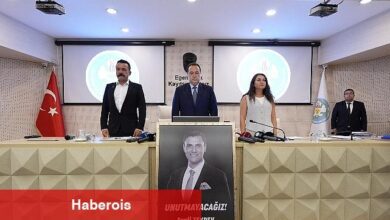 Lider Dutlulu ile Birinci Meclis Ferdi Zeyrek'i Anarak Başladı - Haberois Lider Dutlulu ile Birinci Meclis Ferdi Zeyrek'i Anarak Başladı