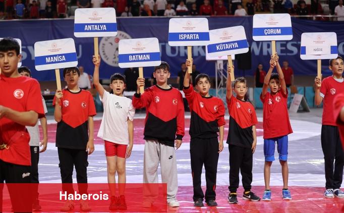 Minikler Güreş Şampiyonası açılış seremonisi - Haberois Minikler Güreş Şampiyonası açılış seremonisi