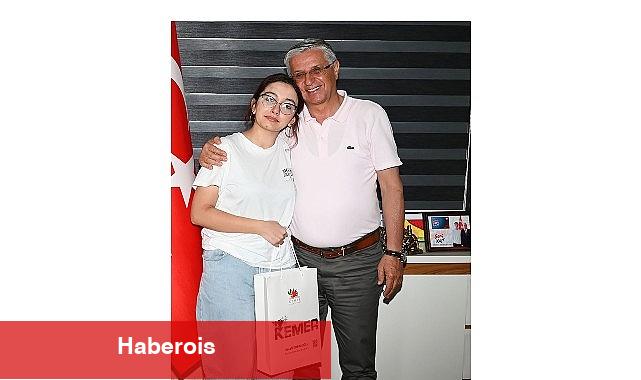 Muvaffakiyetini Lider Topaloğlu ile paylaştı - Haberois Muvaffakiyetini Lider Topaloğlu ile paylaştı