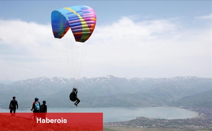 Nemrut Dağı, yamaç paraşütü tutkunlarının gözdesi oldu