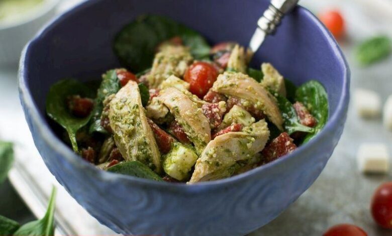 Pesto Soslu Tavuk Salatası Tanımı