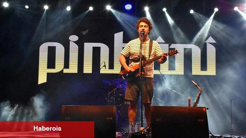 Pinhani'nin kulis isteği ağızları açık bıraktı! O olmadan sahneye çıkmıyorlar - Haberois Pinhani'nin kulis isteği ağızları açık bıraktı! O olmadan sahneye çıkmıyorlar