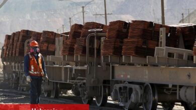 PİYASAYA BAKIŞ-Bakır fiyatları, zayıf dolar ve gümrük vergisi kaygılarıyla haftalık çıkara hazırlanıyor