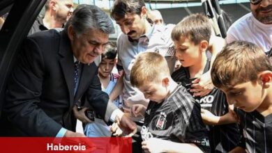 Serdal Adalı, Tüpraş Stadı'nda çocuklarla bir ortaya geldi - Haberois Serdal Adalı, Tüpraş Stadı'nda çocuklarla bir ortaya geldi