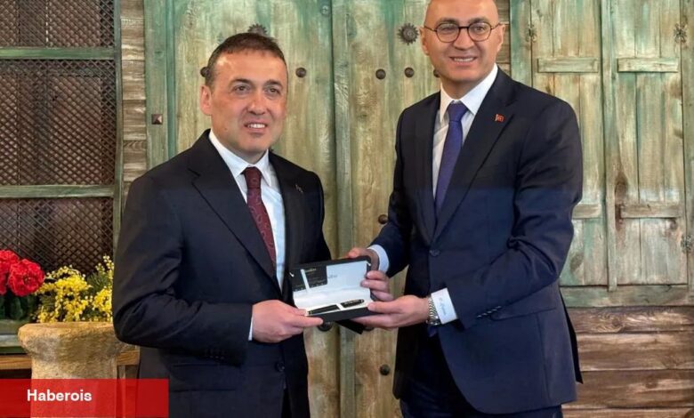 Vali Sözer'e Beykoz'dan veda yemeği - Haberois Vali Sözer'e Beykoz'dan veda yemeği
