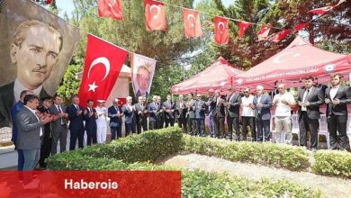 Aktaş ve Büyükakın, dua okudu, karanfil bıraktı