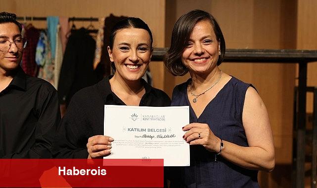 Alkışlar Karabağlar Kent Tiyatrosu Kursiyerlerine