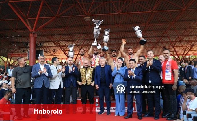 Başpehlivan Orhan Okulu, altın kemeri kuşandı! - Haberois Başpehlivan Orhan Okulu, altın kemeri kuşandı!