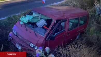 Bilecik Pazaryeri'nde minibüs dereye uçtu: 1 yaralı