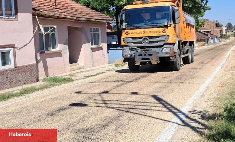 Bilecik’te eriyen asfalta karayollarından acil müdahale! - Haberois Bilecik’te eriyen asfalta karayollarından acil müdahale!
