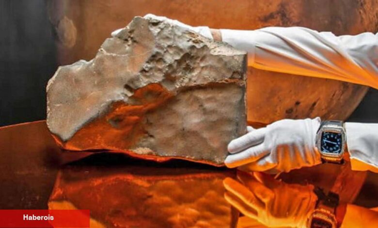 Bir taş 5,3 milyon dolara satıldı! Taşın özelliği ilgiyi artırdı - Haberois Bir taş 5,3 milyon dolara satıldı! Taşın özelliği ilgiyi artırdı