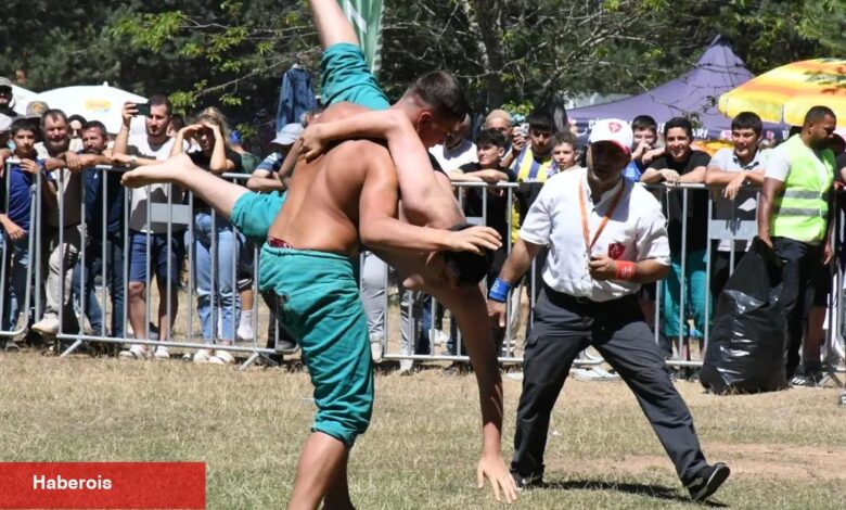 Bursa İznik'in Alıç Yaylası'nda kıran kırana güreş