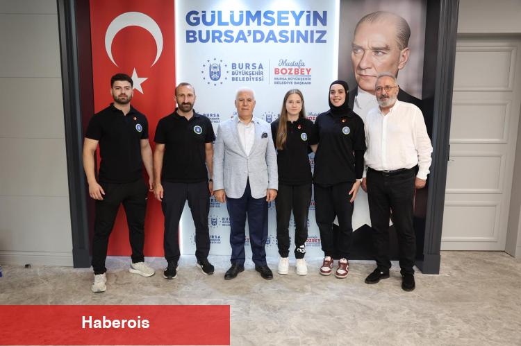 Bursa'nın gururu atletlerden Büyükşehir'e ziyaret - Haberois Bursa'nın gururu atletlerden Büyükşehir'e ziyaret
