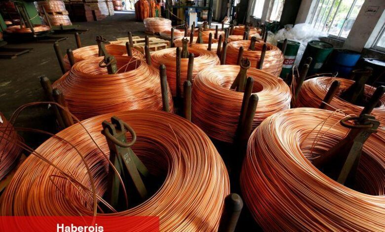 Dolar gücü altın fiyatlarını baskılarken; bakır Trump’ın gümrük vergisi tehdidiyle rekor düzeye ulaştı - Haberois Dolar gücü altın fiyatlarını baskılarken; bakır Trump’ın gümrük vergisi tehdidiyle rekor düzeye ulaştı
